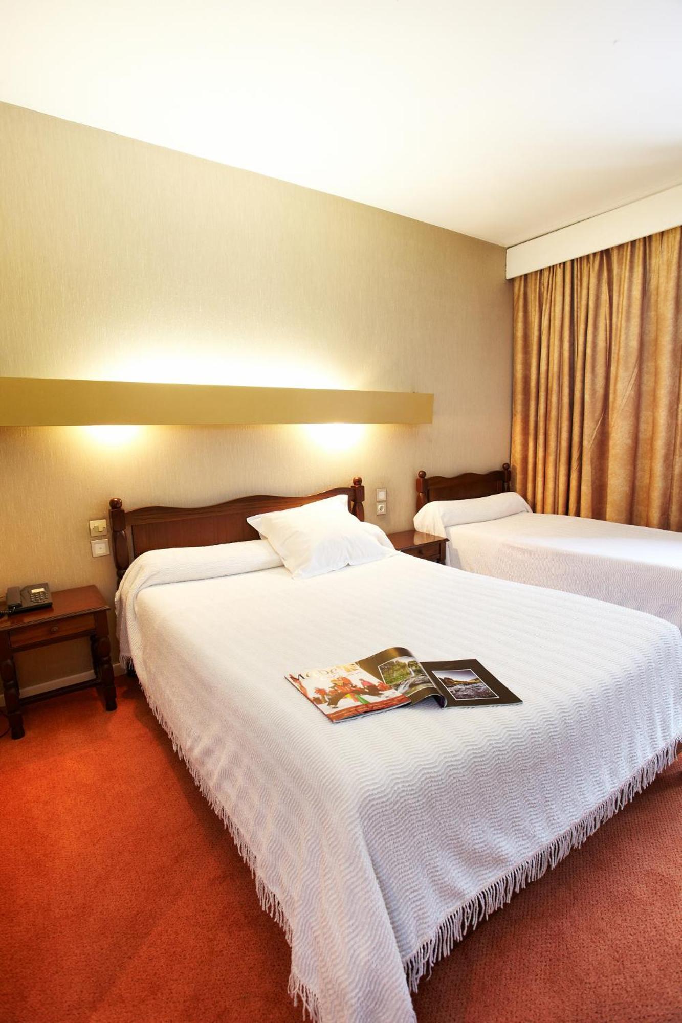 Hotel De Paris Bagneres-de-Luchon ห้อง รูปภาพ