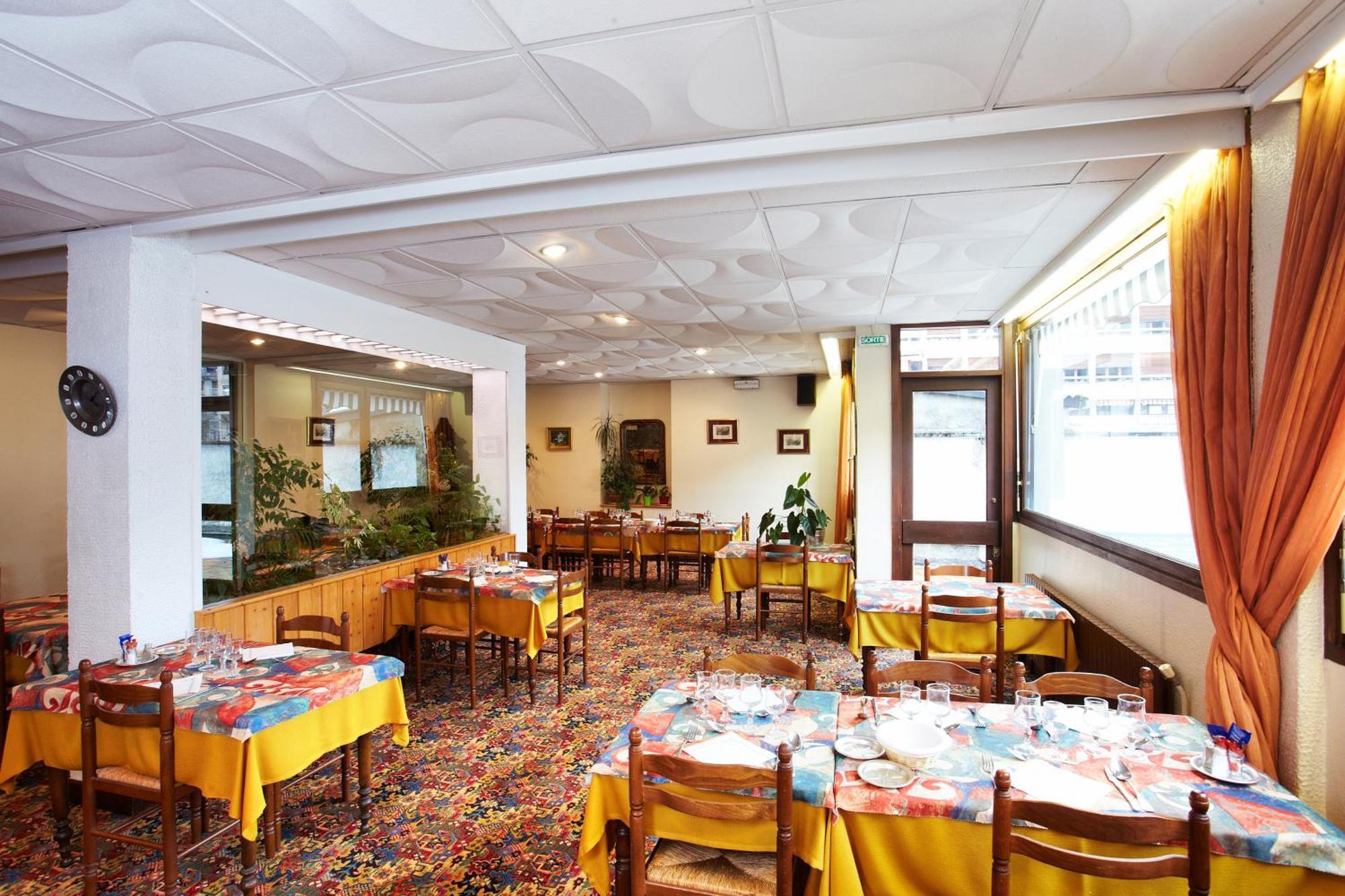 Hotel De Paris Bagneres-de-Luchon ภายนอก รูปภาพ