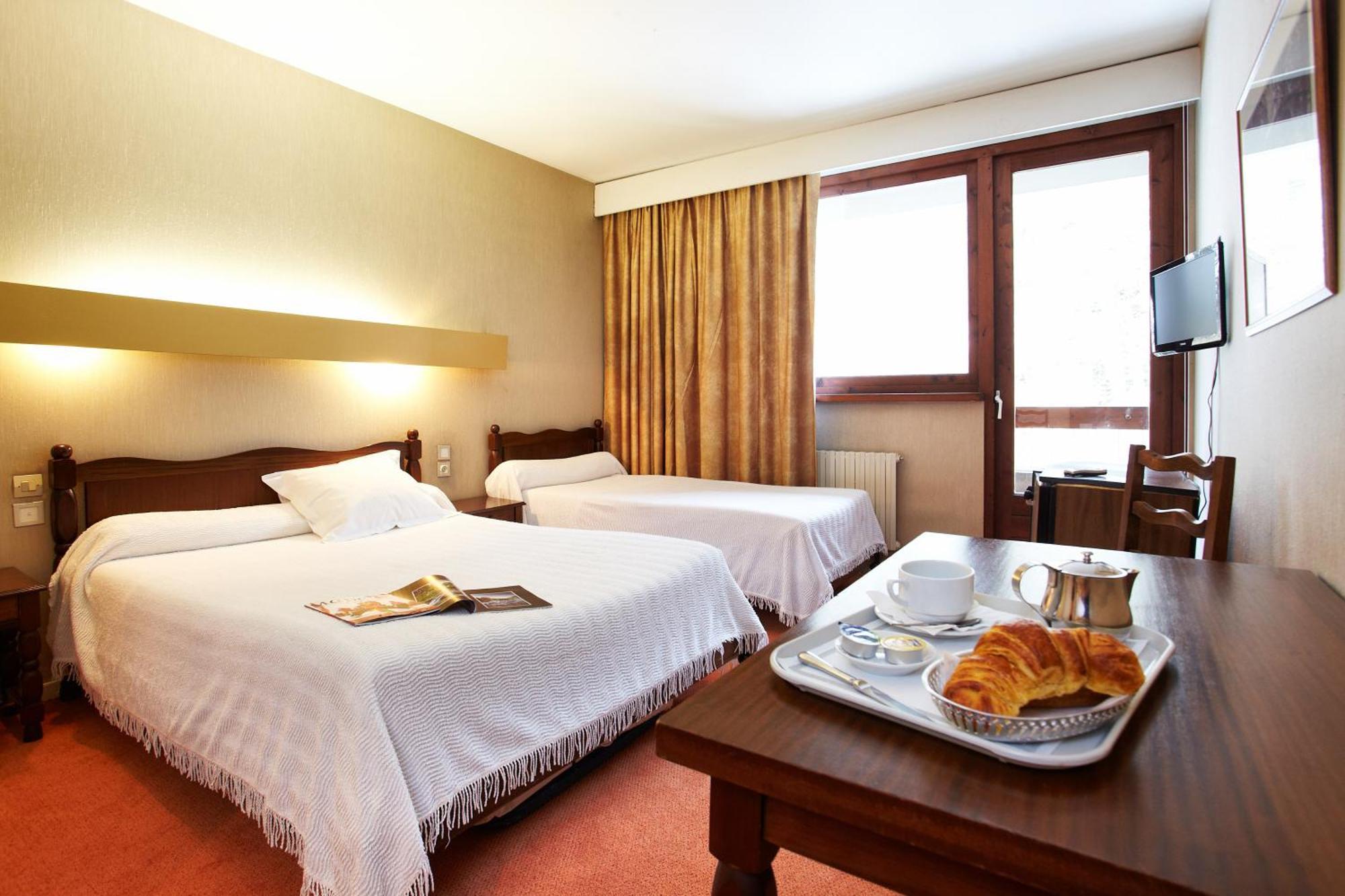 Hotel De Paris Bagneres-de-Luchon ห้อง รูปภาพ